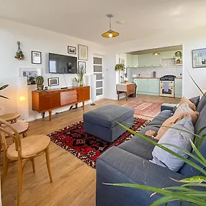  Apartment Pass The Keys Spacious 2bedroom Flat With Views In Bridge