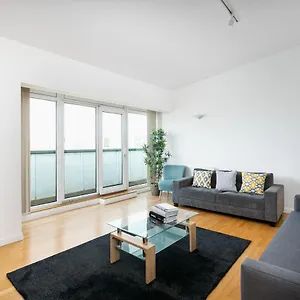  Apartment Skyvillion - 3bed Penthouse Near Airport, O2 Arena, Excel Centre With Parking